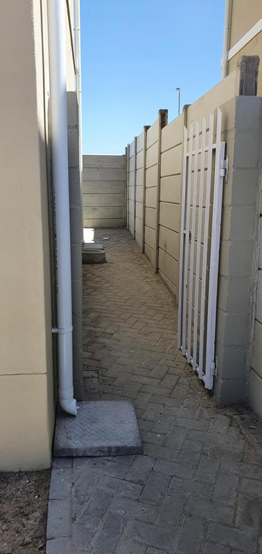 To Let 2 Bedroom Property for Rent in Rivergate Western Cape